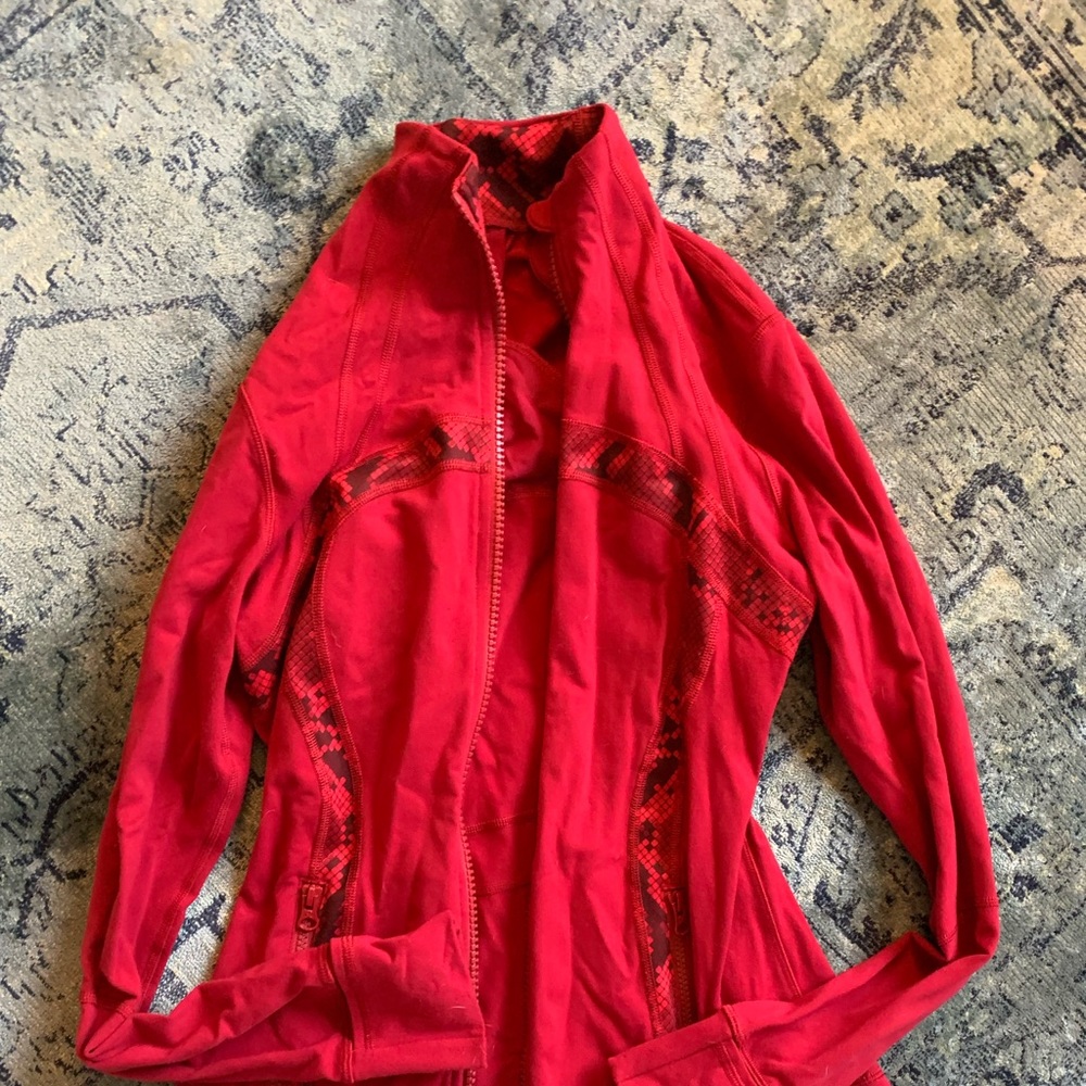 Lululemon red jacket. size M.